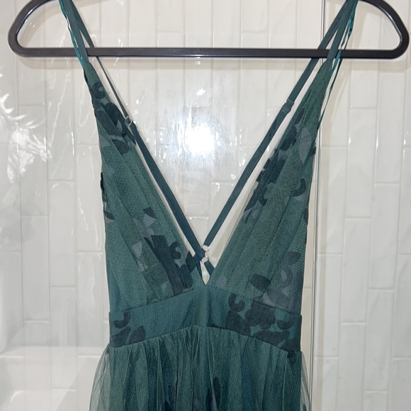 Vici Elegant Green Evening Dress - Picture 6 of 12